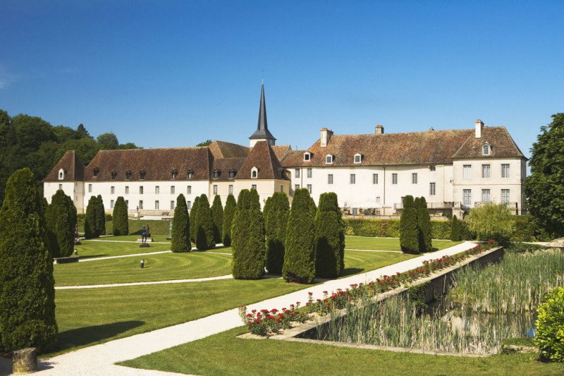 22338-chateau-de-gilly-vue-exterieure1-263774