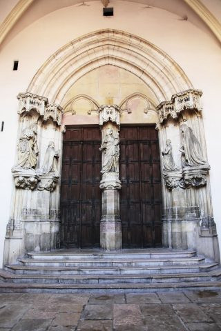8074-portail-de-l-y-glise-puits-de-moise-office-de-tourisme-de-dijon-matthieu-chy-neby-320x480-133206 8074-portail-de-l-y-glise-puits-de-moise-office-de-tourisme-de-dijon-matthieu-chy-neby-320x480-133206